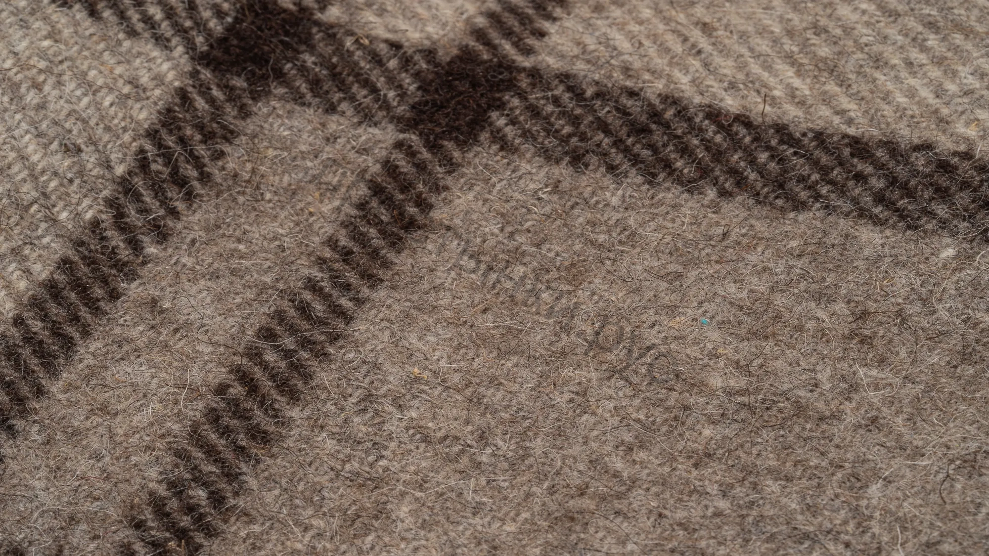Одеяло/плед шерстяное с кисточками — фото